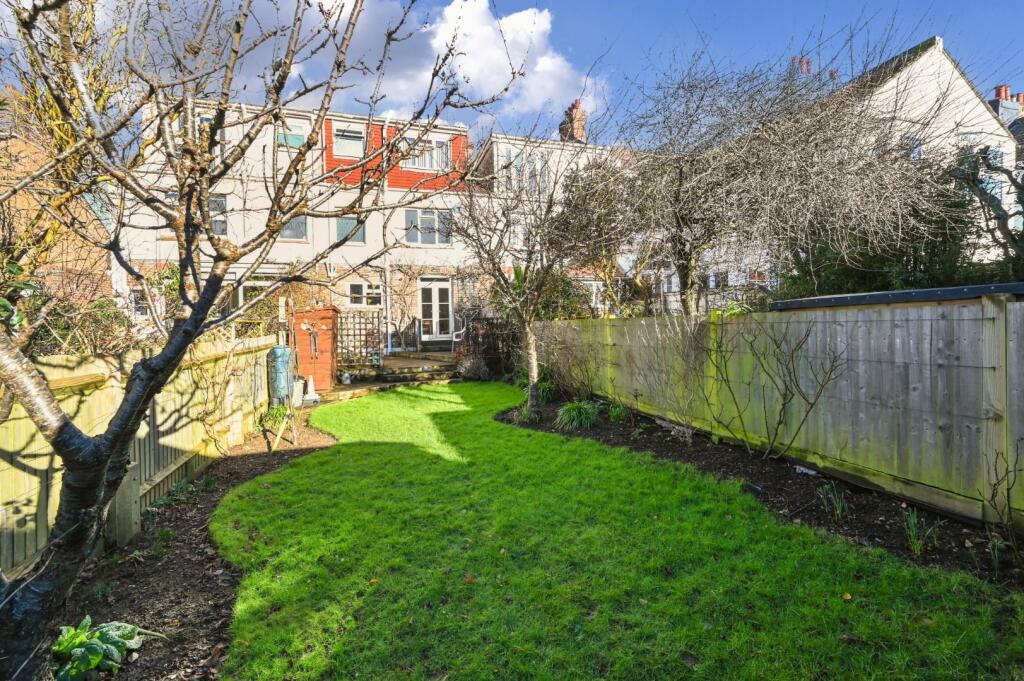 rear garden (2).jpg