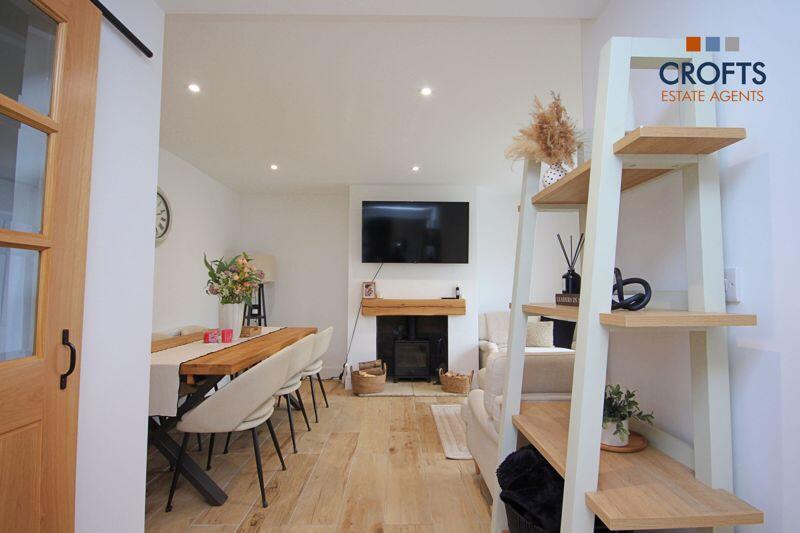 Sitting/dining area