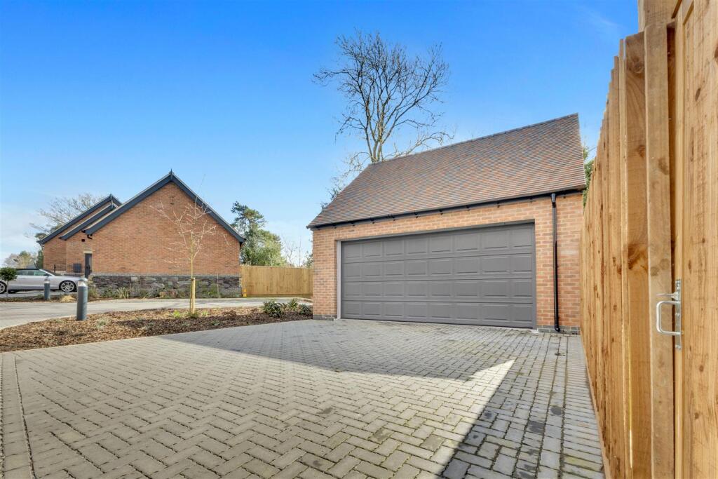 ED1A7714_Grey garage door.jpg