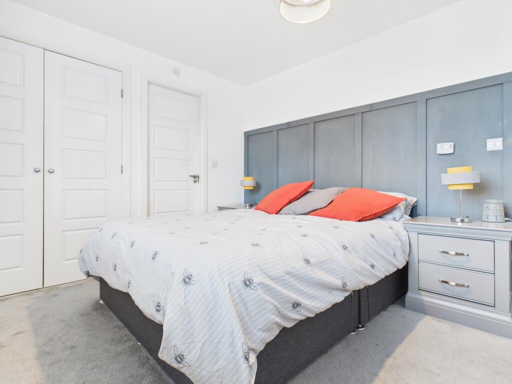 CAM03729G0-PR0193-STILL010