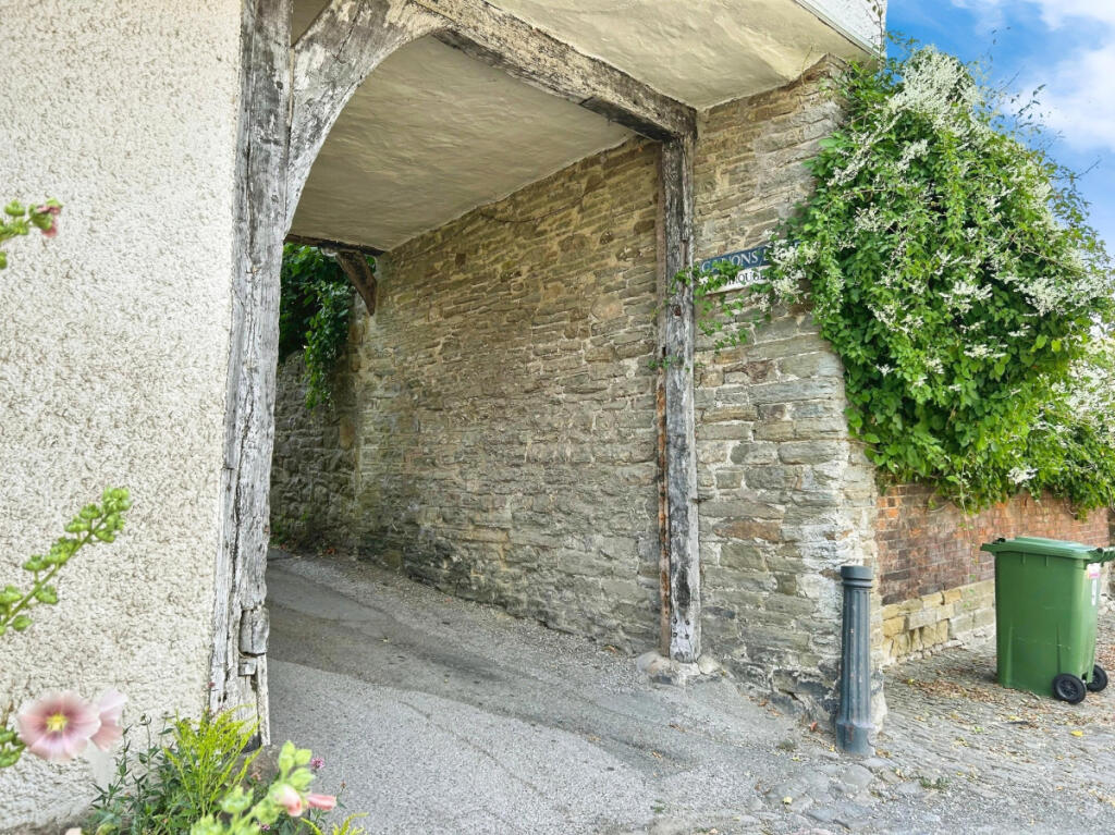 Detached 4 Bedroom House