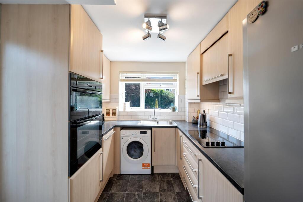 12 Hardwick Cl-23.jpg