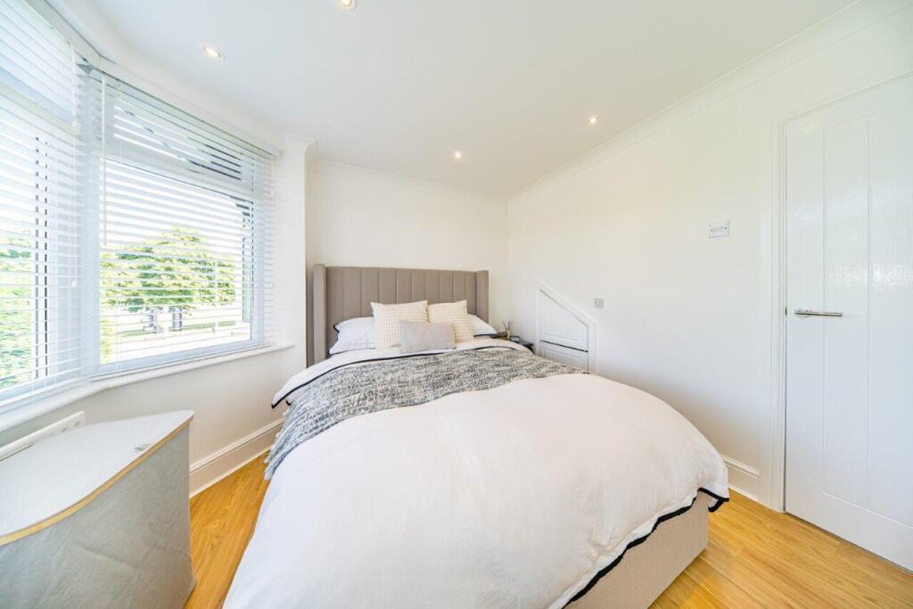 1 Longview Drive bedroom 1 2.jpg