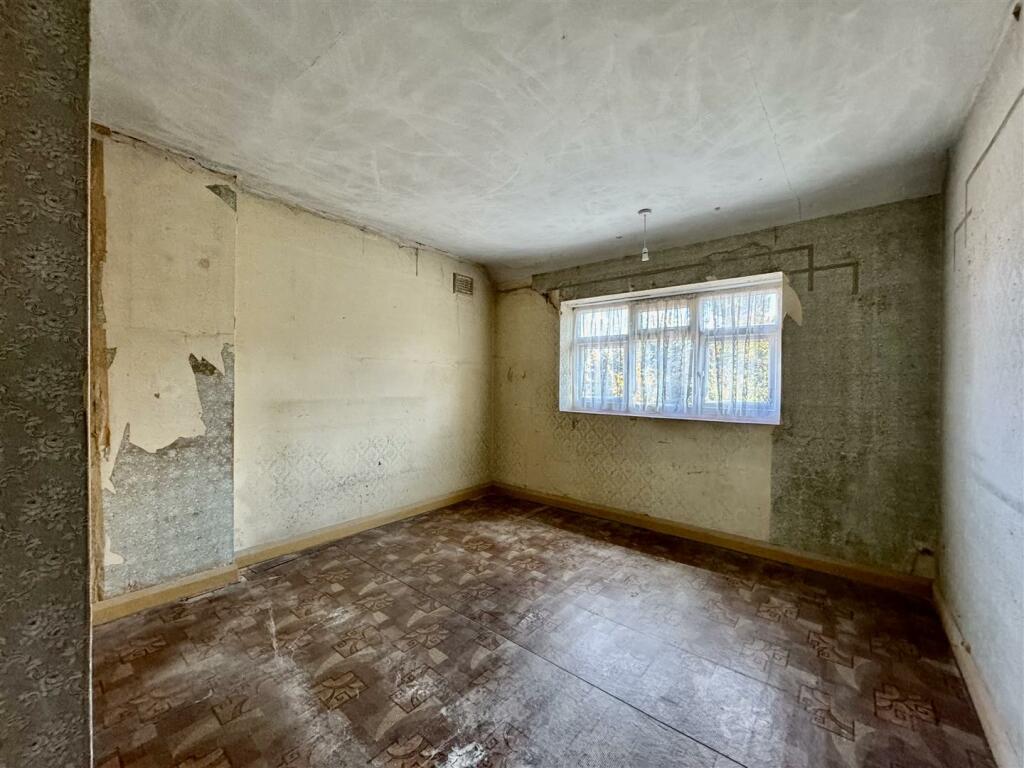BEDROOM 1 (REAR)