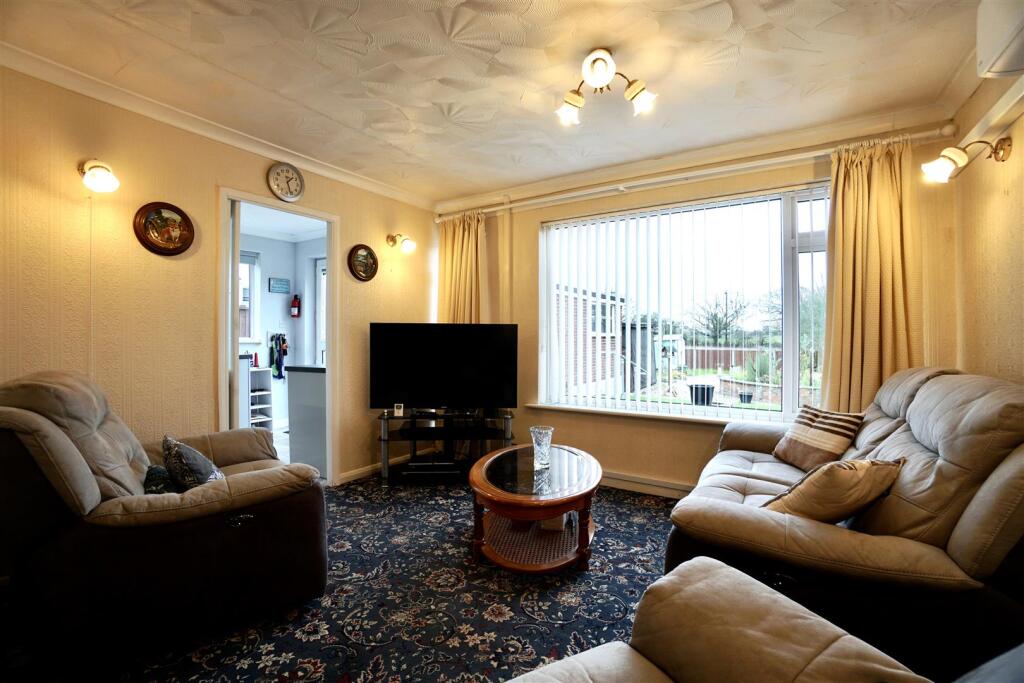 Lounge/dining room