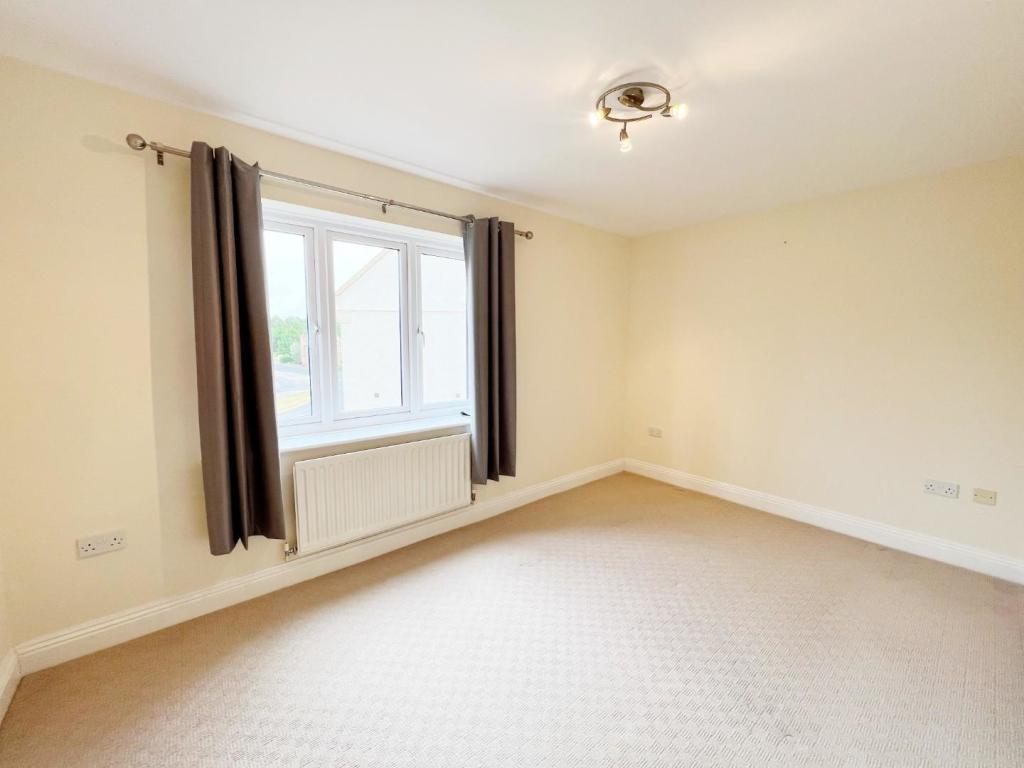 Bedroom 1.jpg