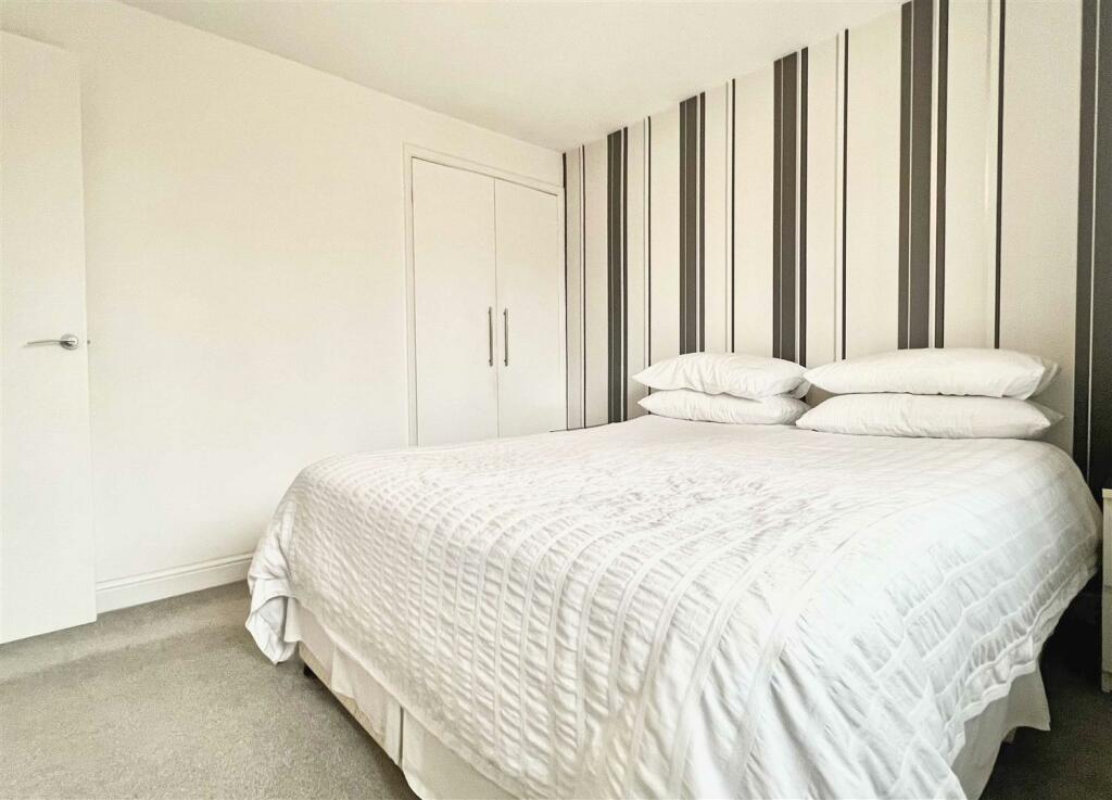 Bedroom b.jpg