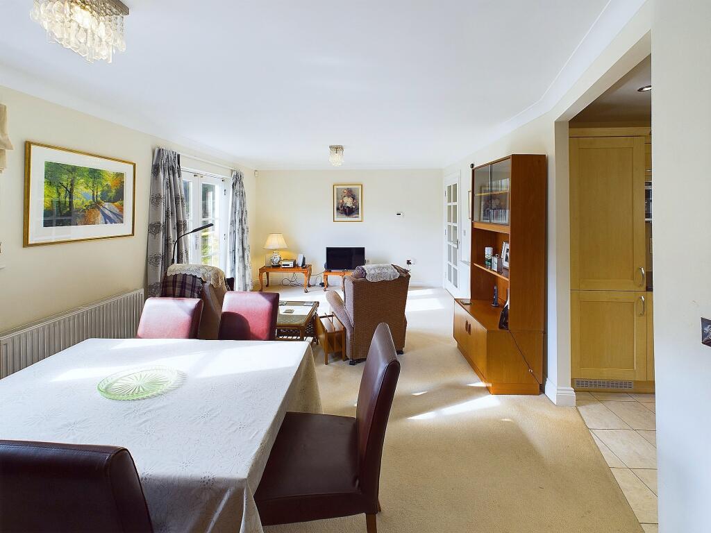 CAM04201G0-PR0011-STILL022