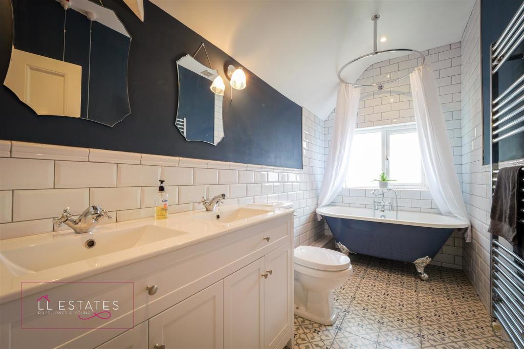 bathroom 53.jpg