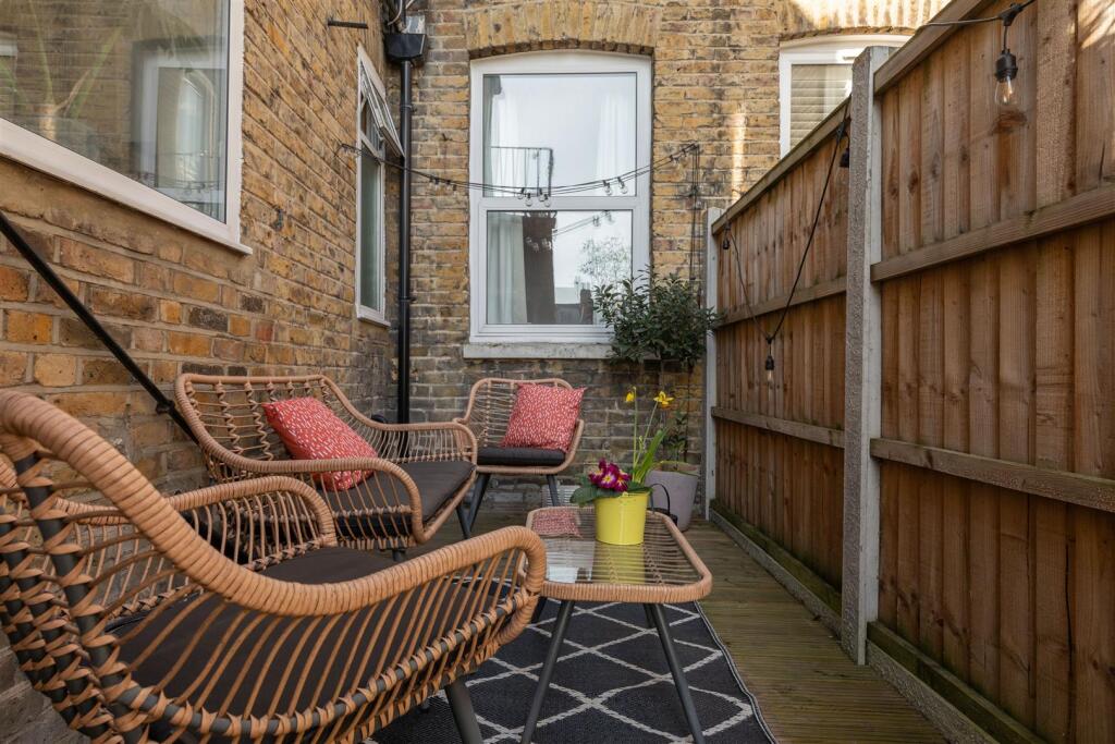 Albert Road E10