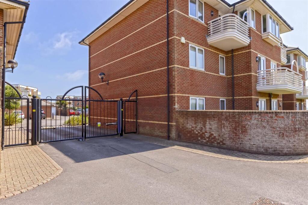 Strand Court_23.jpg