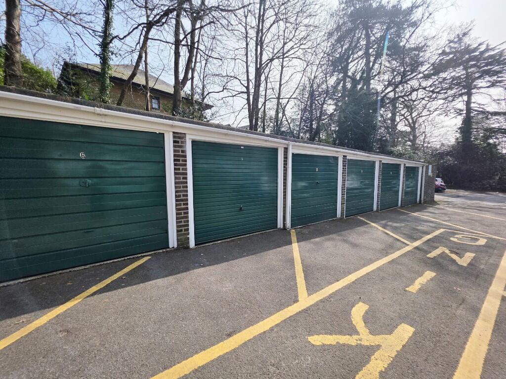 Garage in Block