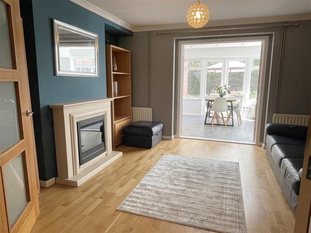 Sitt - Fam Room 1.JPG