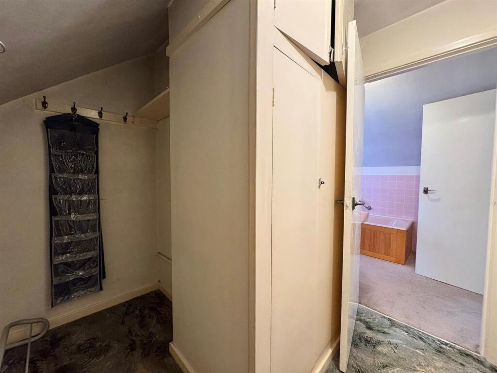 Master walk in wardrobe (1).jpg