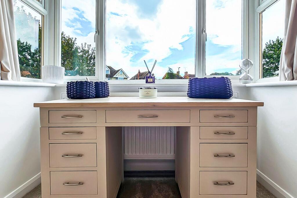 Lounge bay window