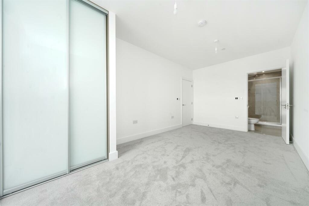 mainbedroom 2.jpg