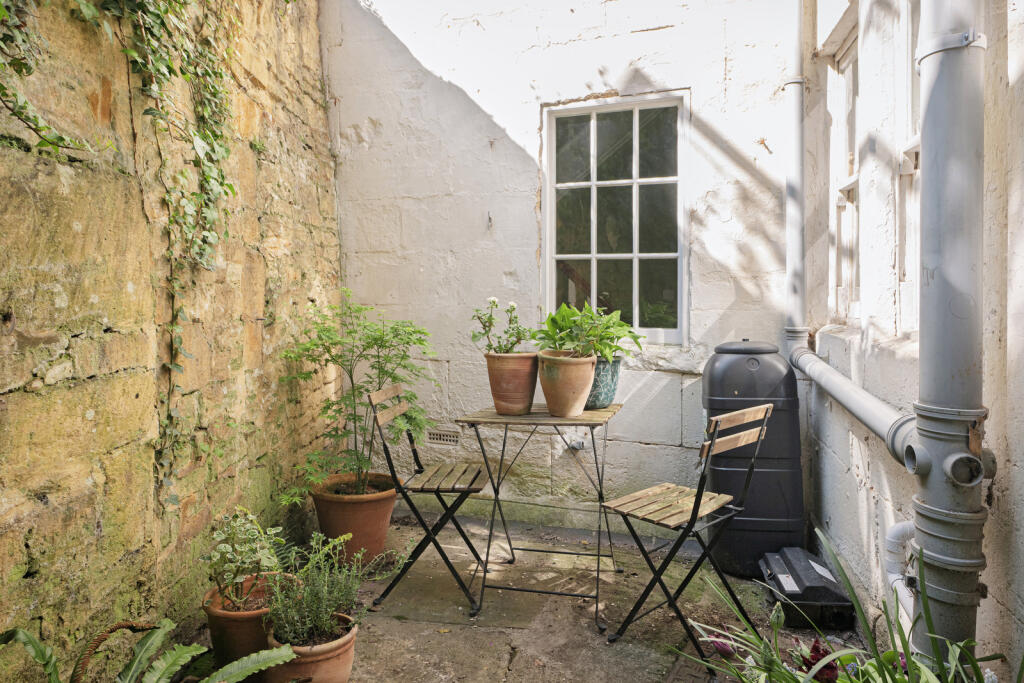 280645 - 12 Whiteheads Lane ph48 copy.jpg