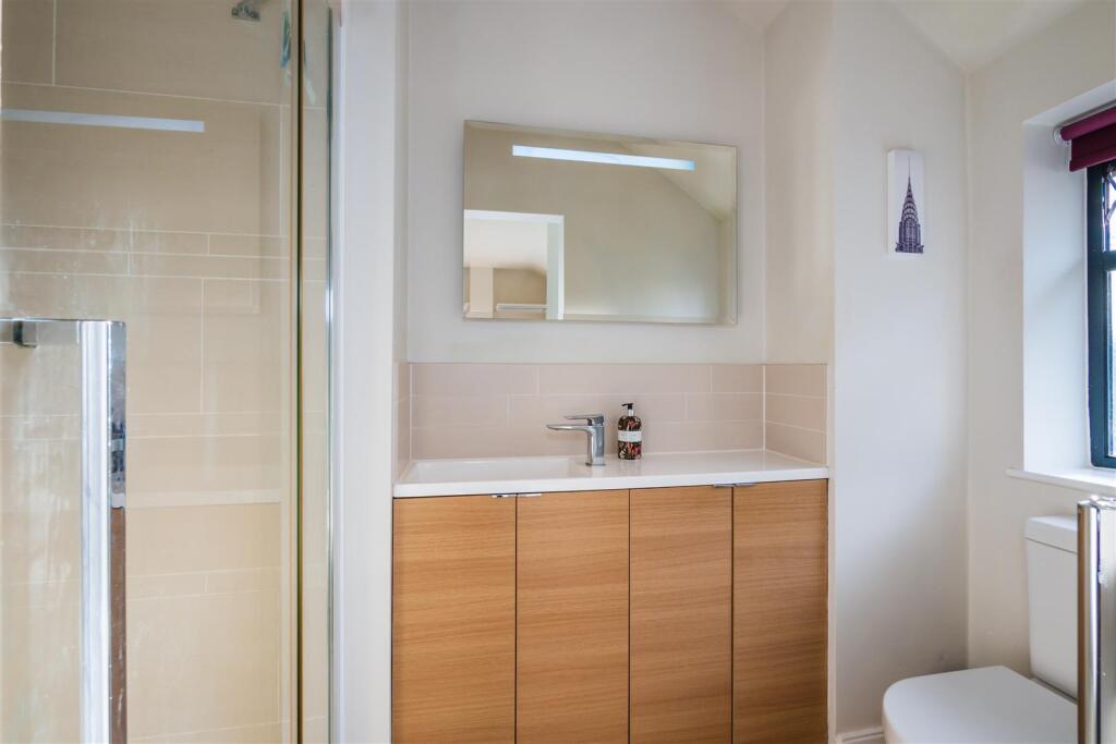 En Suite Shower Room Aspect 2