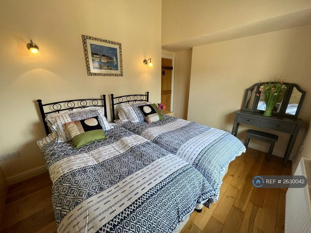Twin Bedroom