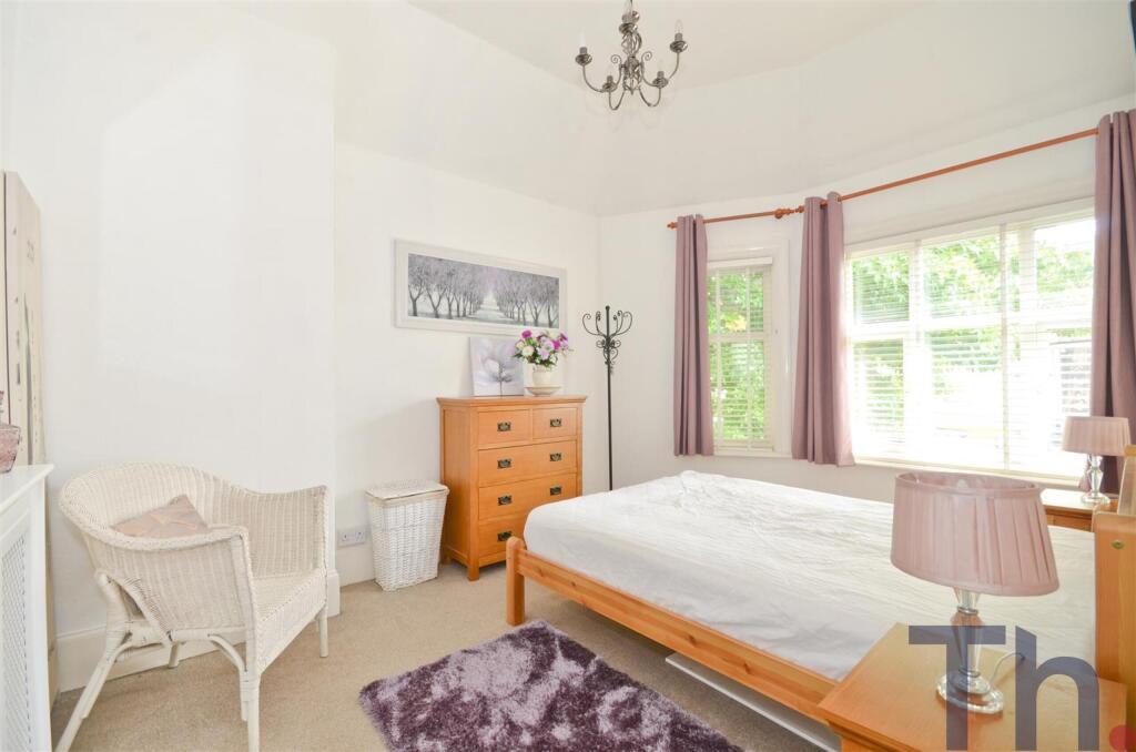 Bedroom 1.JPG