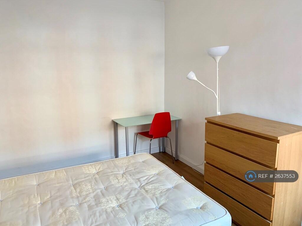 Bedroom 1 Pic 2