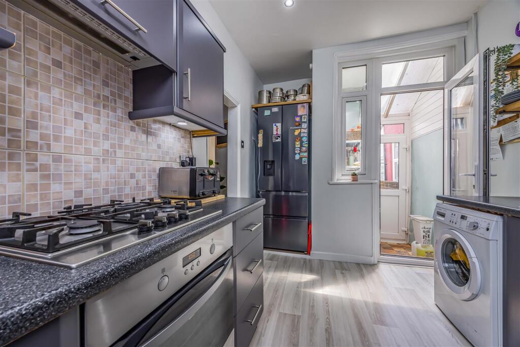 254 Powerscourt Road, Fratton-Small-PorticoMarketi