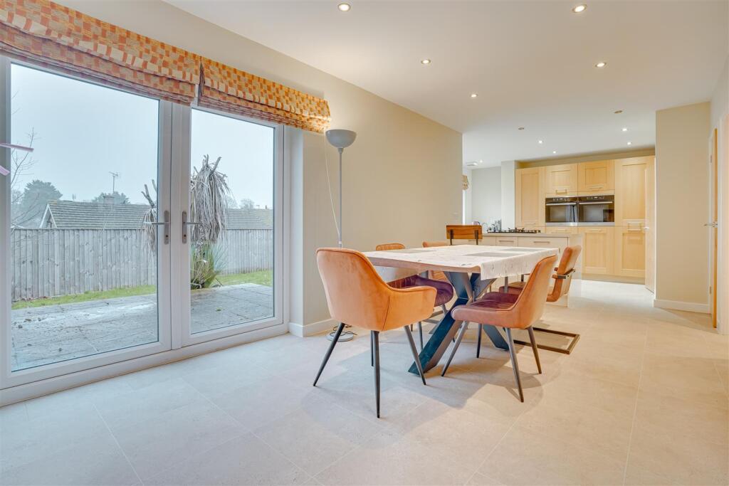 16 Trinity Dr-16 Trinity Dr, Newmarket--15.jpg