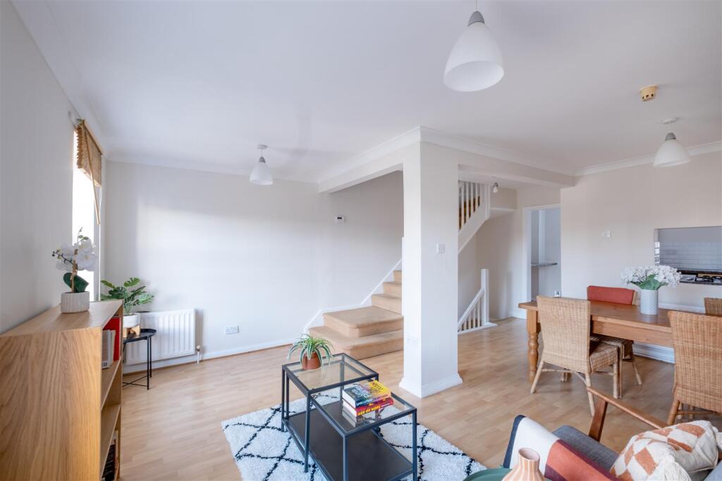 18 Dobson Cres HE-12.jpg