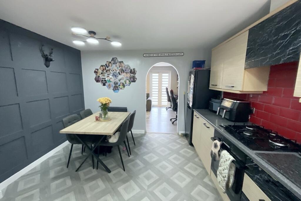 kitchen/dining room