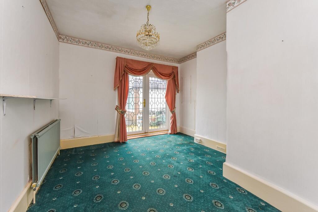 DINING ROOM/BEDROOM