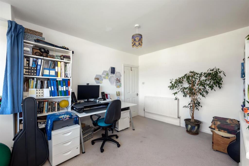 Living room/Bedroom 4