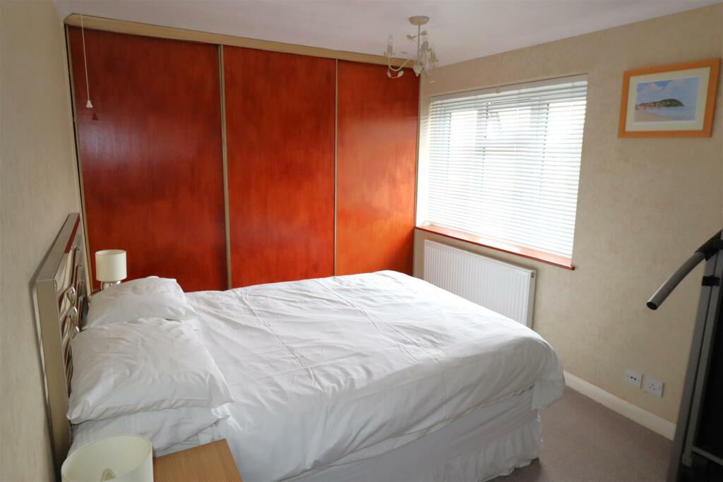 Bedroom 1 (1).JPG