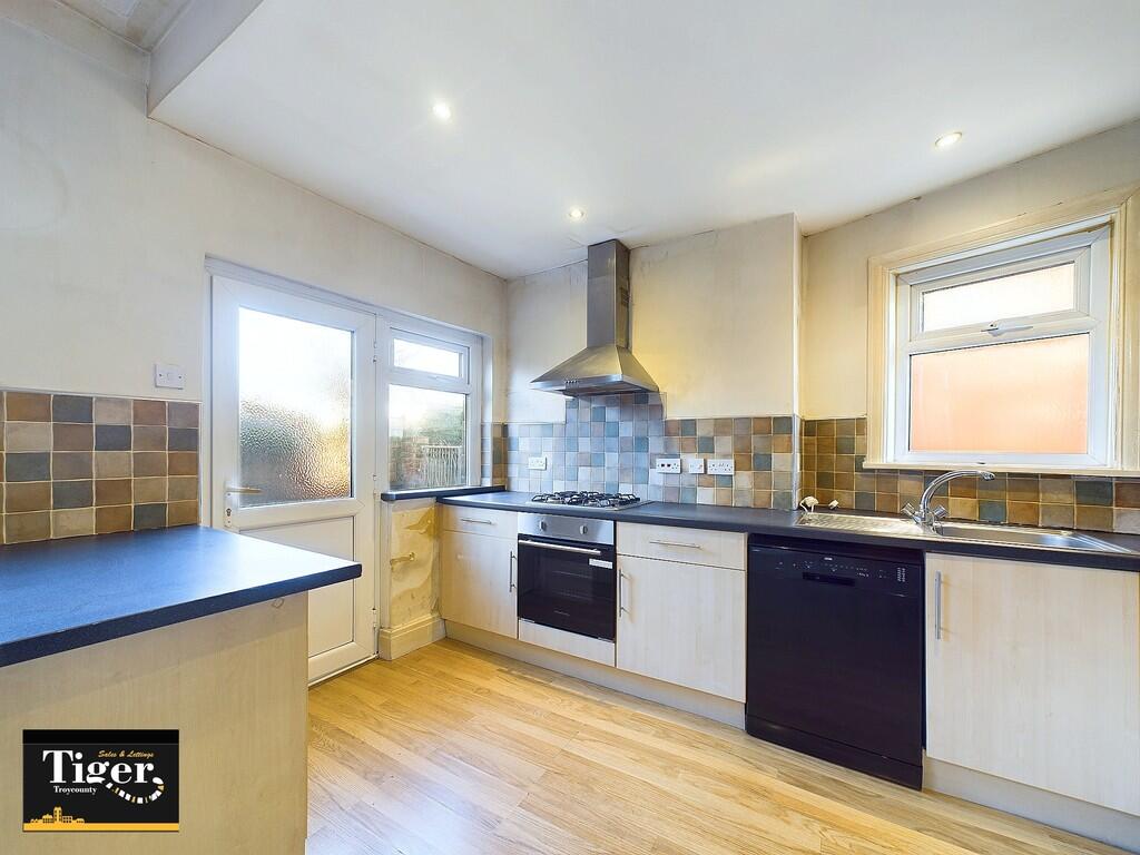 CAM02176G0-PR0472...