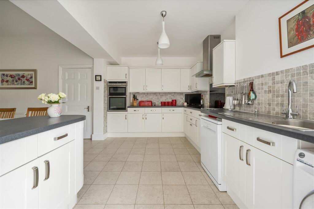 Chingford Avenue E4