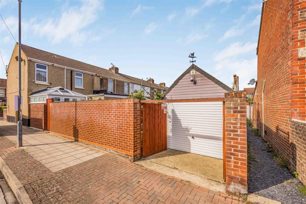 105 Meon Road, Southsea-Small-PorticoMarketing-Sol