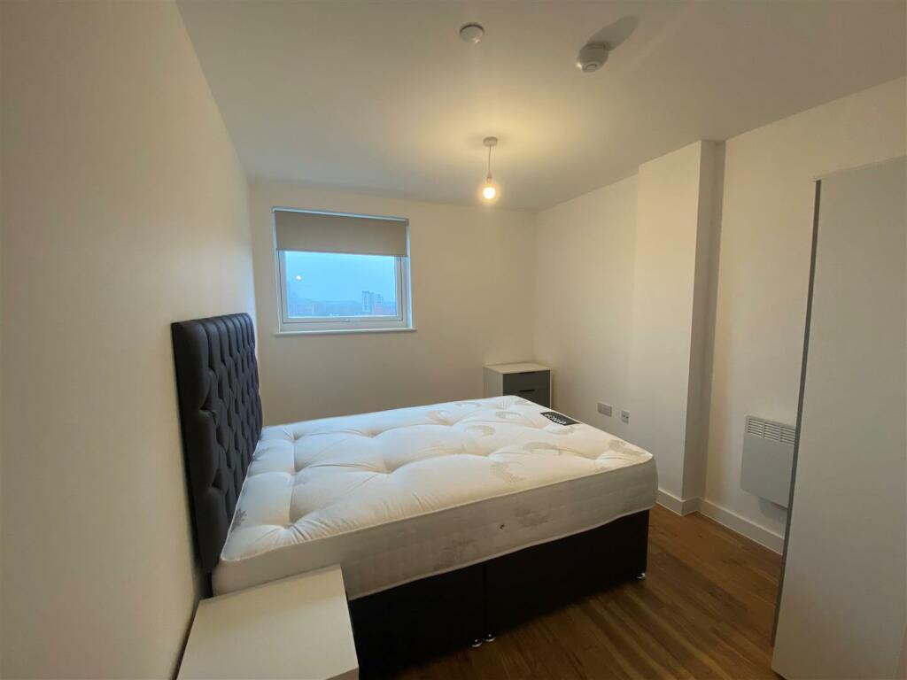 bed1.jpg
