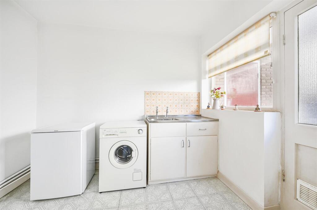 LONGDOWN LANE, 49A (13).jpg