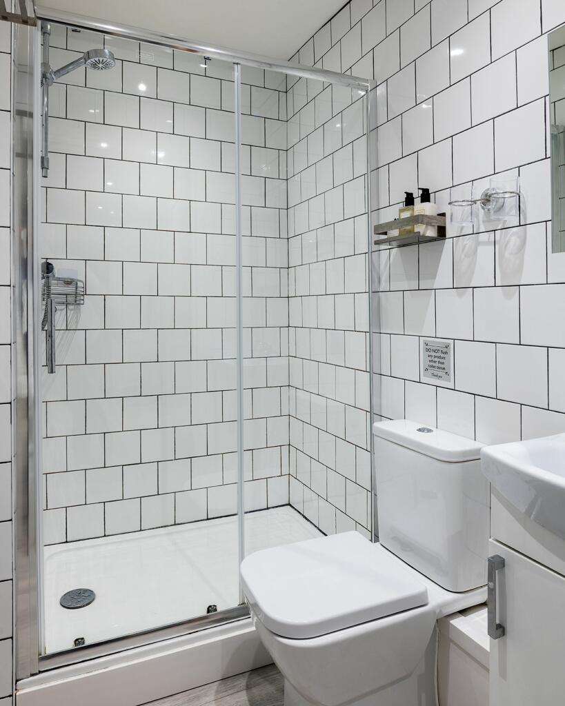 - Bathroom_Dart Retreat, Dartmouth