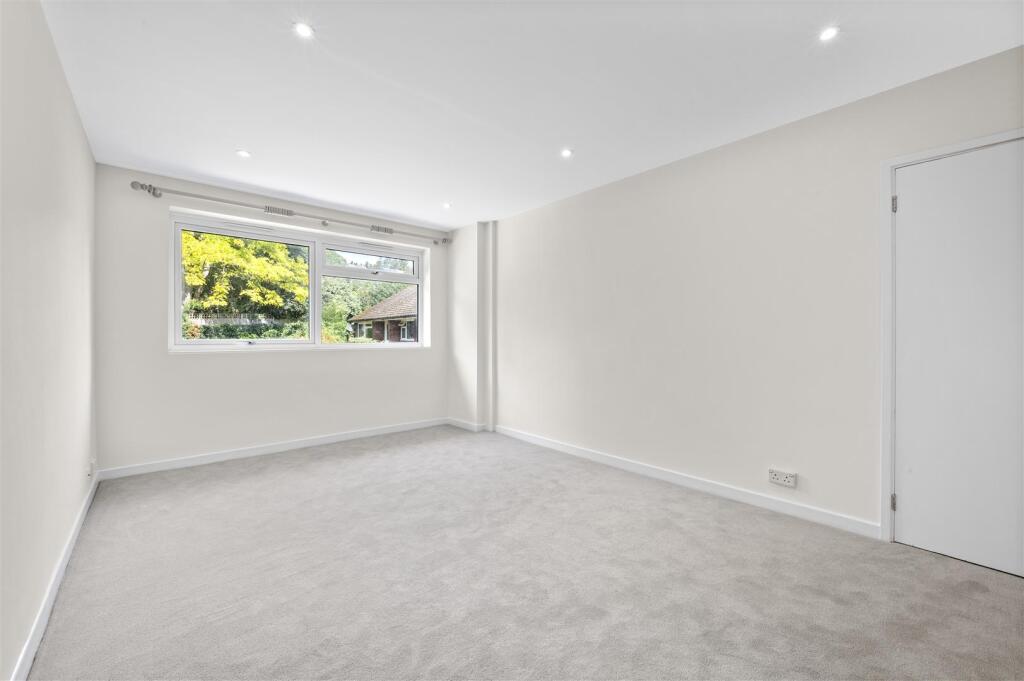 BUCKINGHAM COURT 1 (15 FROM 25)-15.jpg