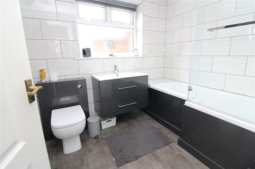 En-Suite Bathroom