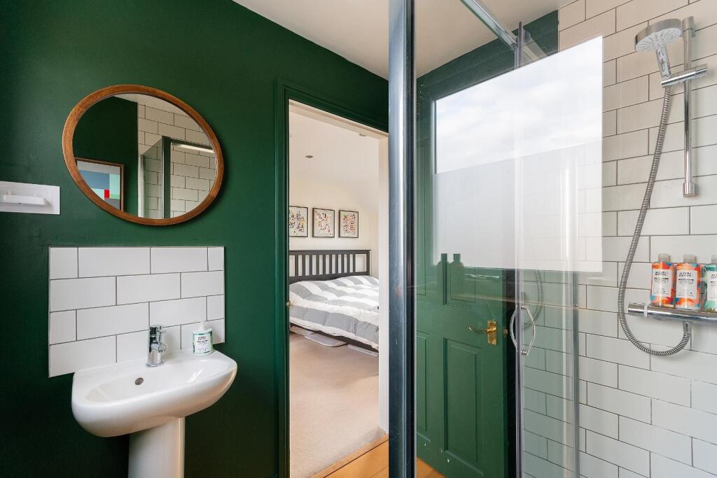 3A5SBR - Ensuite A.jpg