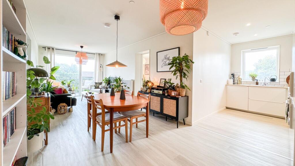 Open Plan Kitchen/ Dining