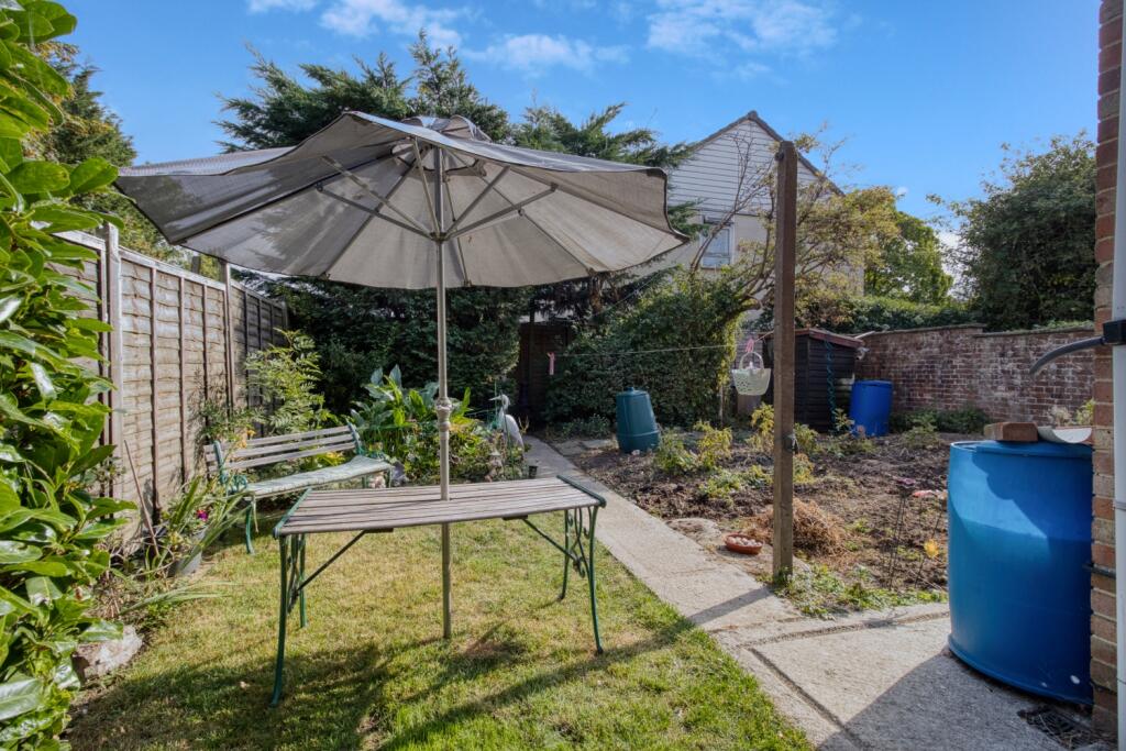 Garden - EweMove Swindon South