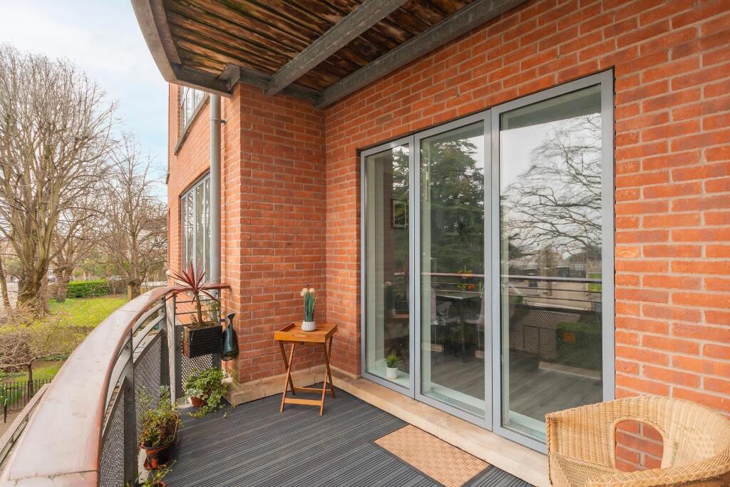 0G4ARD - Balcony A.jpg