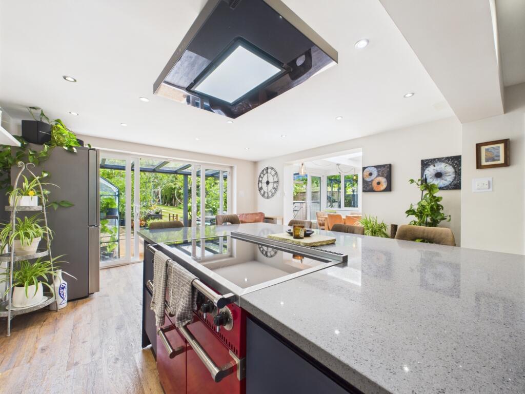 CAM03151G0-PR0045-STILL035 (1)