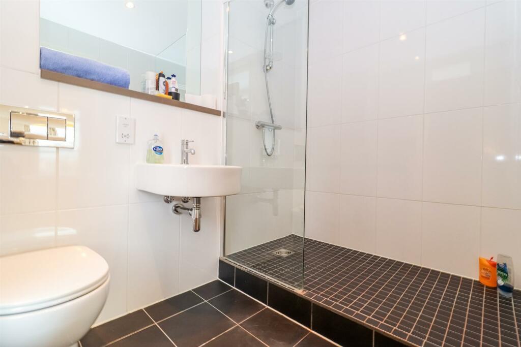 EN SUITE SHOWER ROOM/W.C.