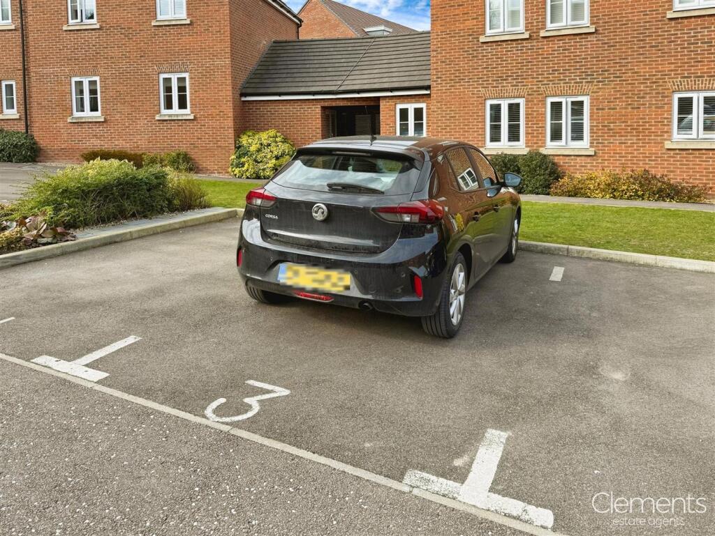 COMMUNAL GARDENS &amp; PARKING