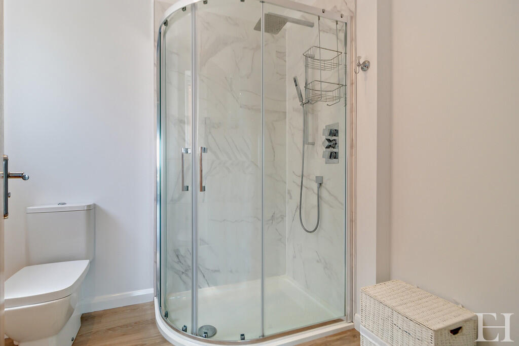 8614983-interiorW...