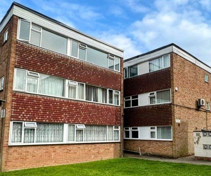 Newly Refurbished 2 bedroom Flat For Sale