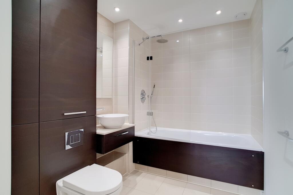 9_Bathroom_1